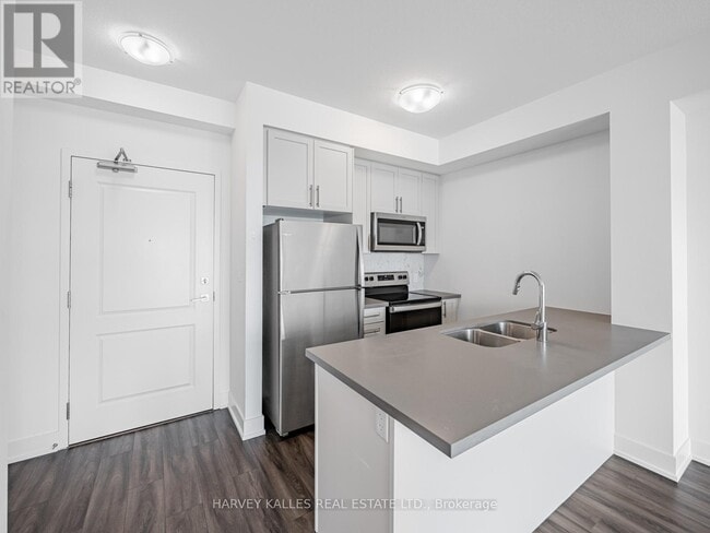 Building Photo - 460 Dundas St E