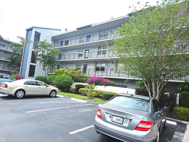 Foto del edificio - 14747 Cumberland Dr