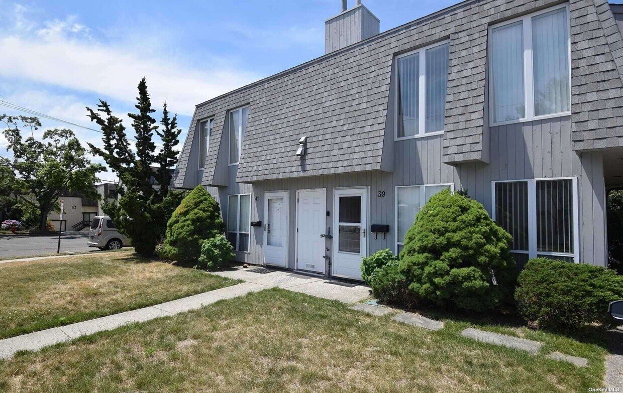 39 Linwood Rd S, Port Washington, NY 11050 Townhome Rentals in Port