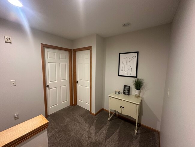 Building Photo - 2132 Ridgeview Cir