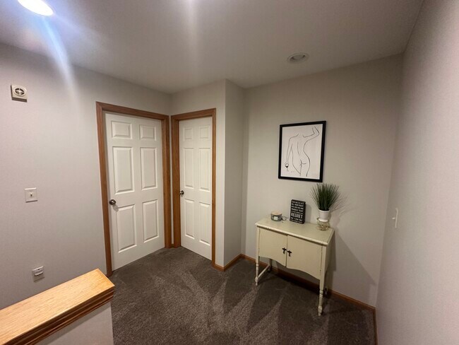 Foto del edificio - 2132 Ridgeview Cir