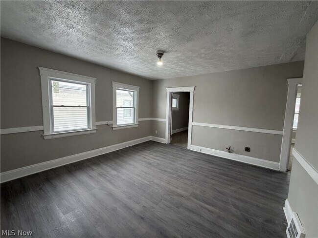 Foto del edificio - 15340 Yorick Ave