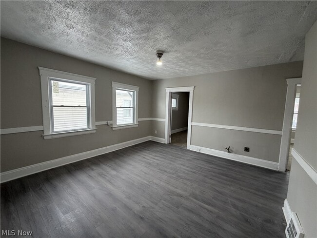 Building Photo - 15340 Yorick Ave