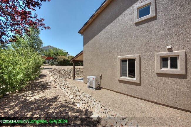 Building Photo - 4200 N Viewpoint Dr