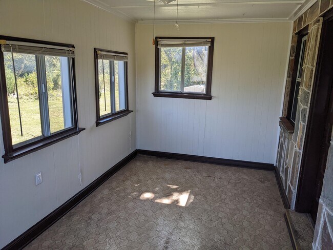 Building Photo - 8363 Winchester Rd