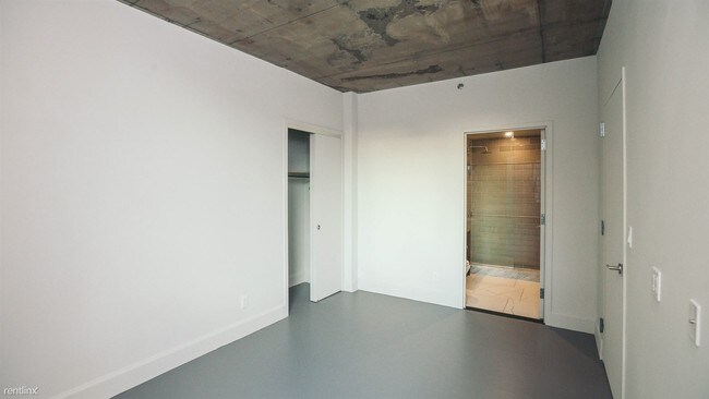 Building Photo - 1 br, 1 bath Apartment - 72 Box St Apt 2D