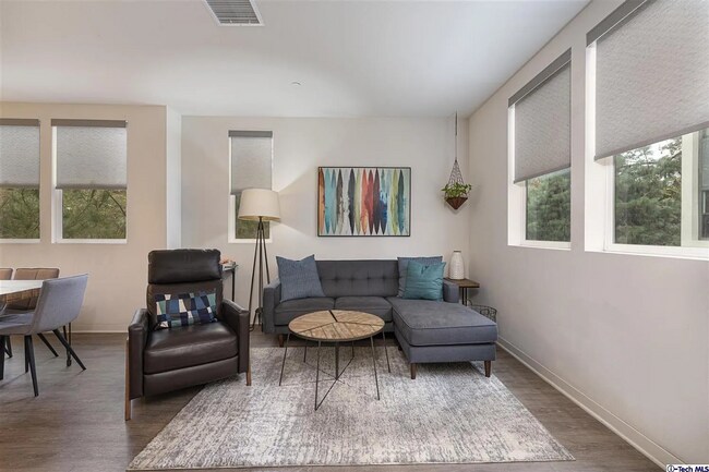 Foto del edificio - Beautiful 2 bedroom, 2.5 Bath Townhome in Eagle Rock is now available!