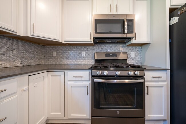 Foto del edificio - 5874 Royalton Rd NE