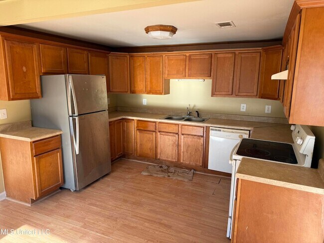 Foto del edificio - 10633 Woolmarket Lake Rd