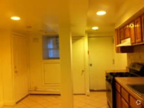 Building Photo - 608 9th St