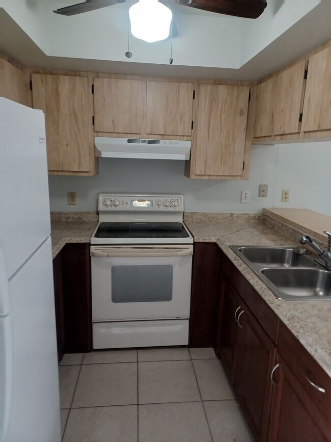 Photo - Multi Unit Complex on a fresh water canal ... Apartment