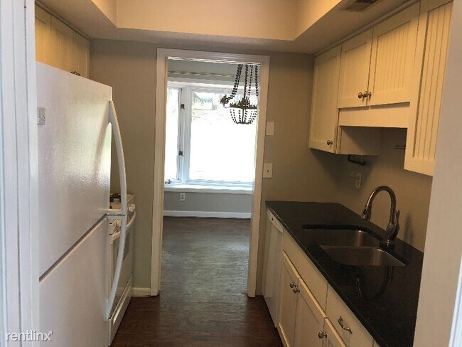 Building Photo - 2 br, 2 bath Townhome - 4910 Pine Cone Drive