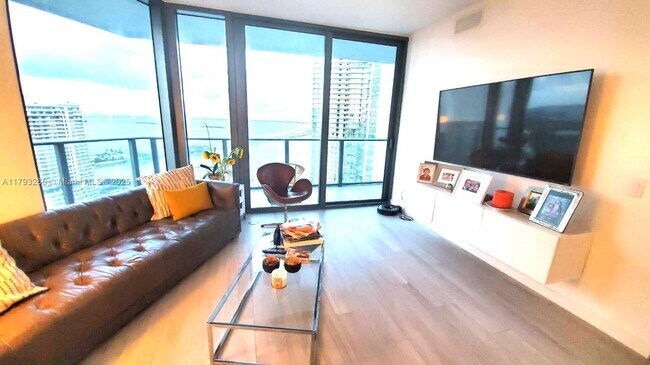 Foto del edificio - 501 NE 31st St