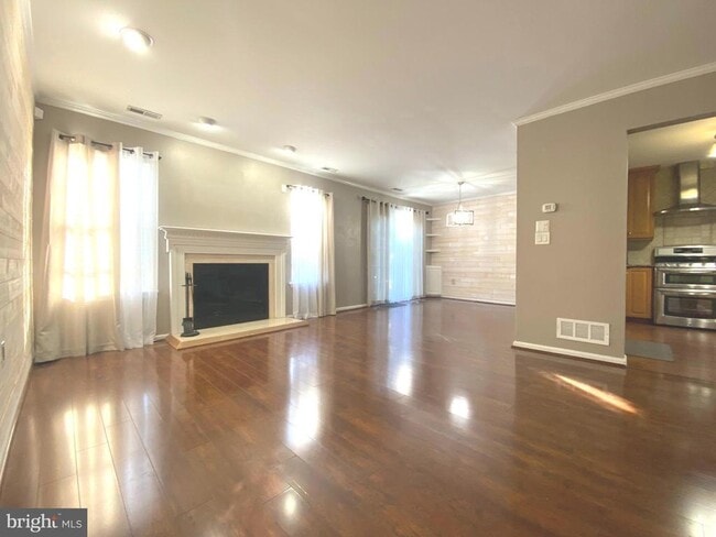 Building Photo - 323 Sequoia Dr