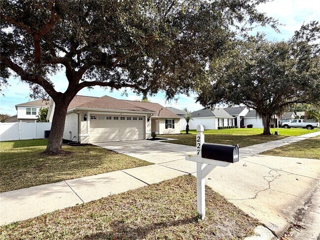 Foto del edificio - 227 Traditions Dr