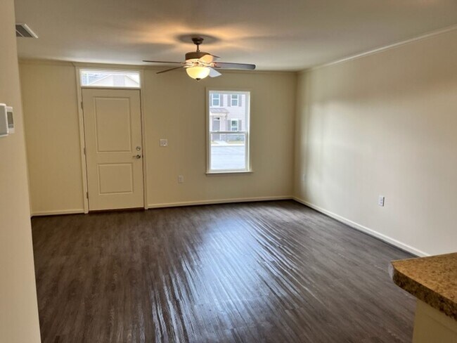 Building Photo - Midway Park!