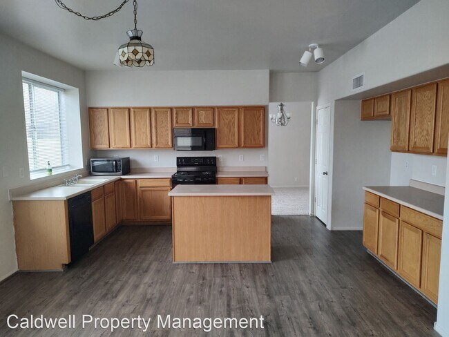 Building Photo - 3 br, 3 bath House - 6570 W. Linda Court