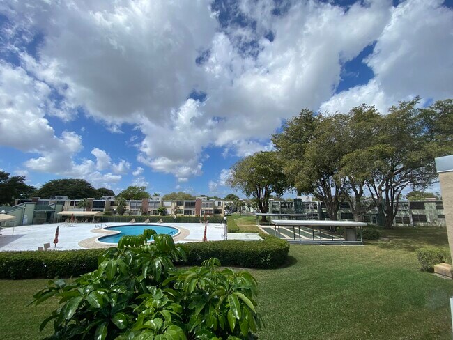 Foto del edificio - 7365 NW 18th St