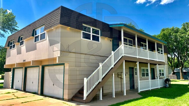 Foto del edificio - Edwards St Triplex