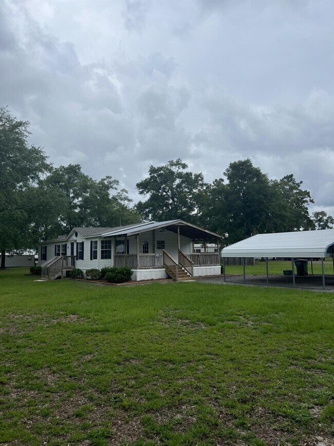 Foto del edificio - 42 Aaron Strickland Rd