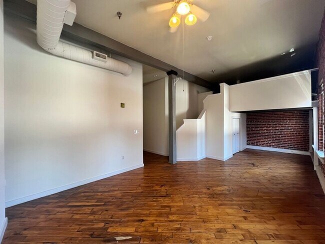 Building Photo - 21 S 13th St