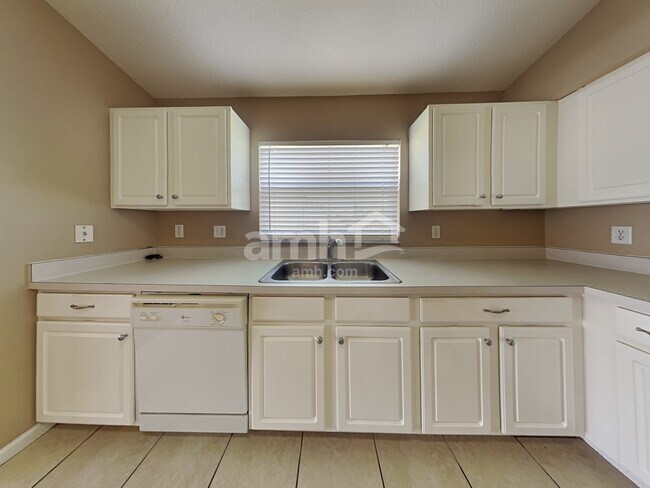 Building Photo - 1107 Summer Breeze Dr