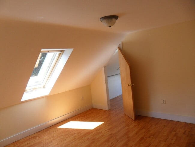 Bed 2 - 337 Brown St