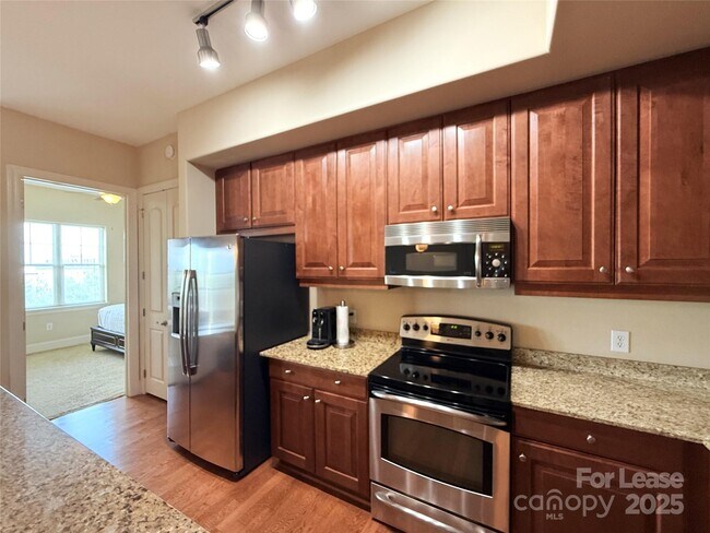 Foto del edificio - 4625 Piedmont Row Dr