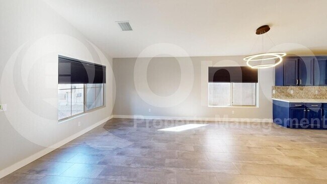 Foto del edificio - 1671 E Redfield Rd