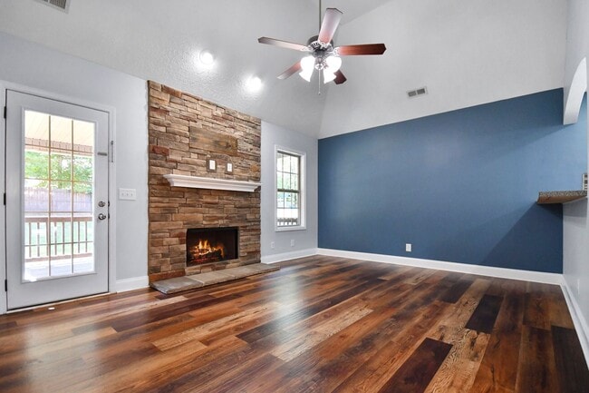 Building Photo - Pet Friendly Four Bedroom!