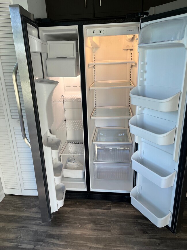 Refrigerador y congelador - 3930 SW Greenwood Way