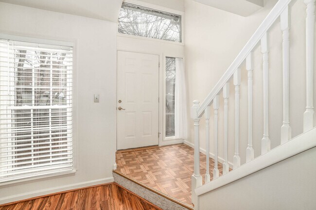 Building Photo - 554 Lopax Rd