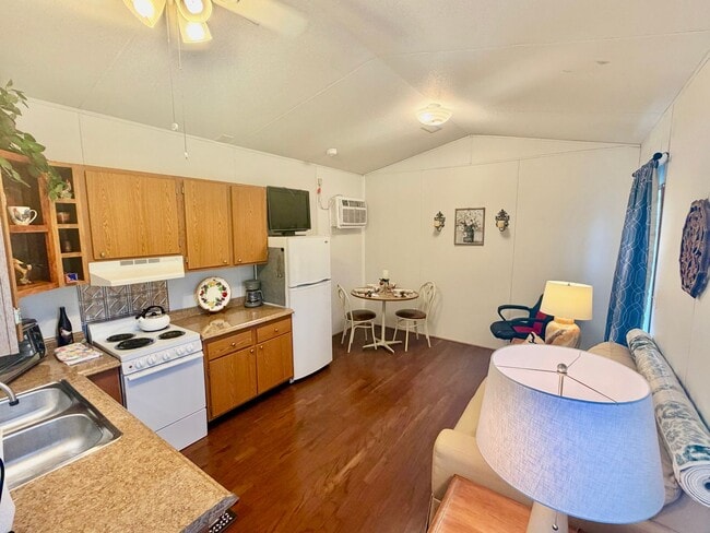 Building Photo - Fully Furnished, Move In Ready and Budget Friendly!