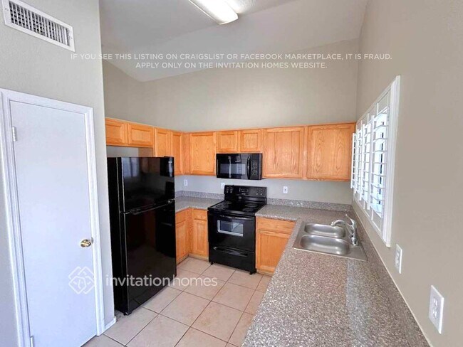 Foto del edificio - 10460 W Reade Ave