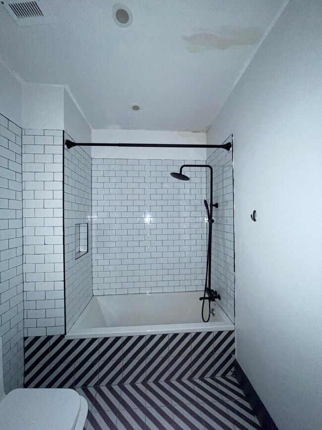 Foto del edificio - 568-572 Communipaw Ave