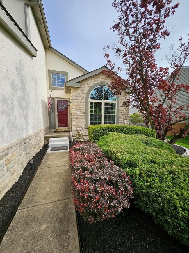 Building Photo - 1639 Royal Oak Dr