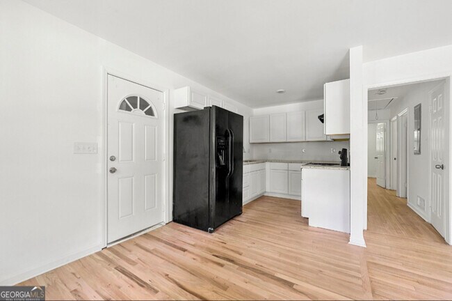 Building Photo - 2115 Nichols Ln