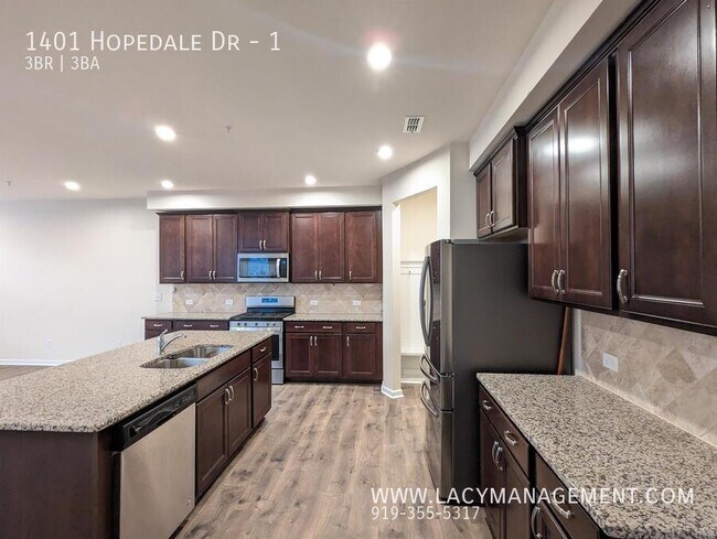 Building Photo - 1401 Hopedale Dr