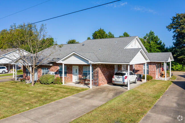 Unit Exterior - Legends of Lindale