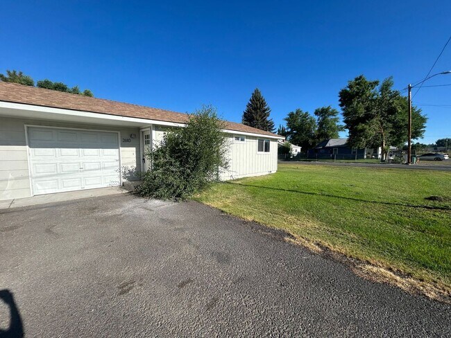 Building Photo - 2610 7th