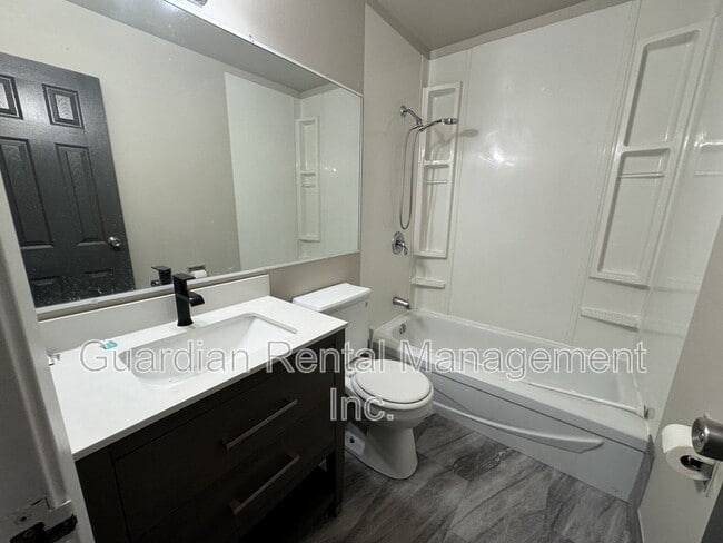 Photo du bâtiment - 366 Wentworth Crescent