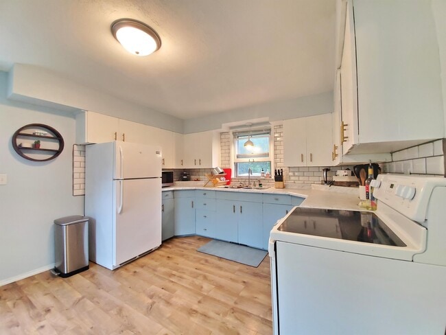 Building Photo - 1717 4th Ave SW