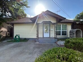 Building Photo - 807 S Van Buren Ave