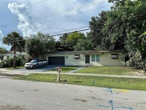 Building Photo - 3801 SW 31st Dr