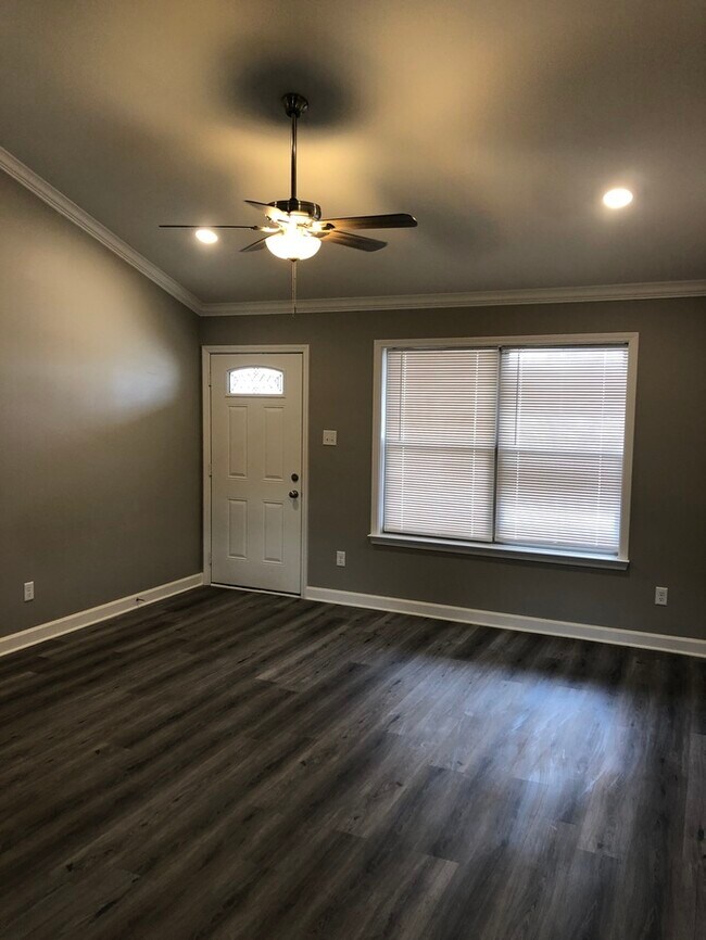 Building Photo - Call 501-404-4774 To Schedule Your Showing...