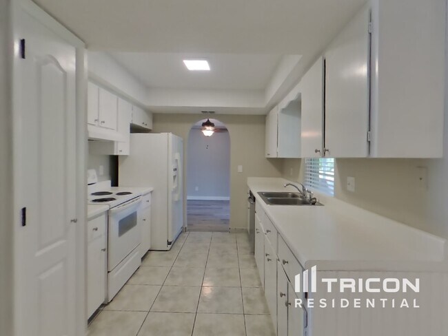 Foto del edificio - 361 Sagewood Dr