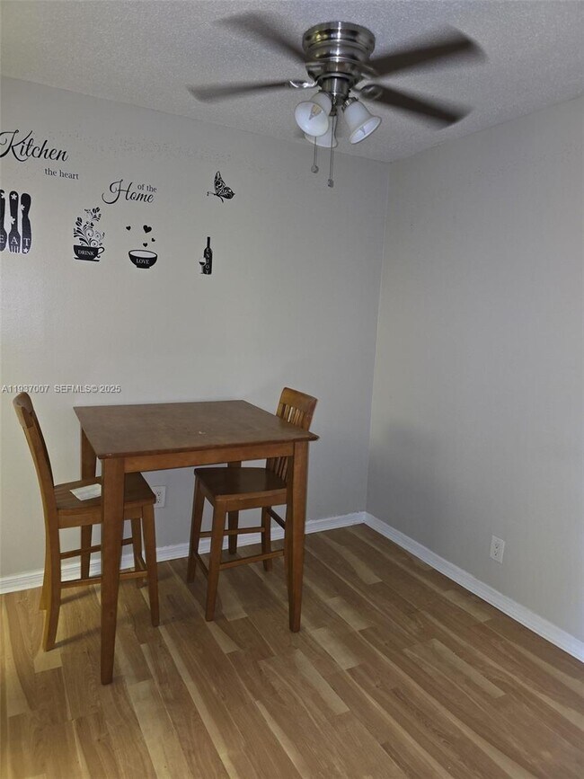 Foto del edificio - 314 S J St