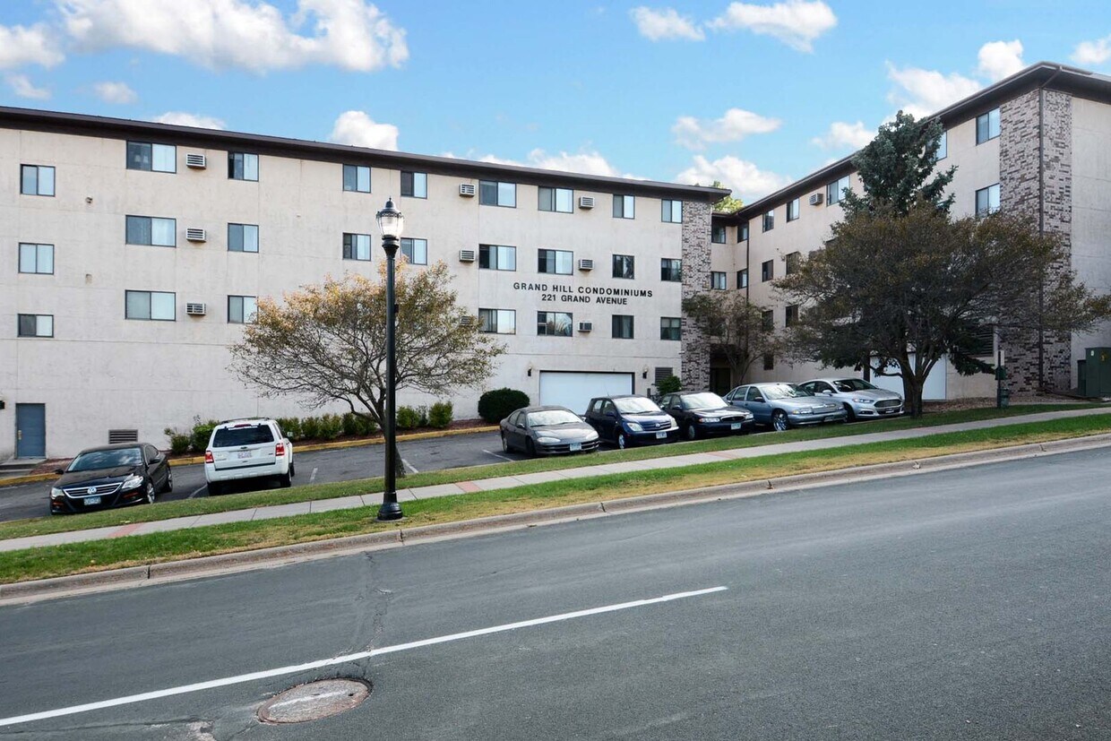 Primary Photo - 221 Grand Ave W
