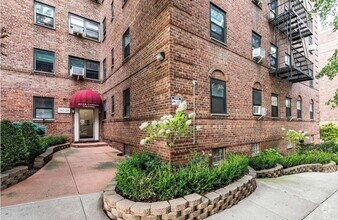 Building Photo - 10225 67th Dr