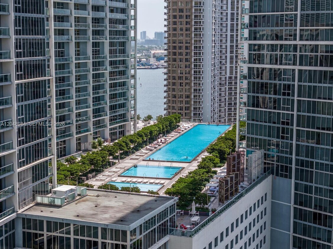 Foto del edificio - 465 Brickell Ave